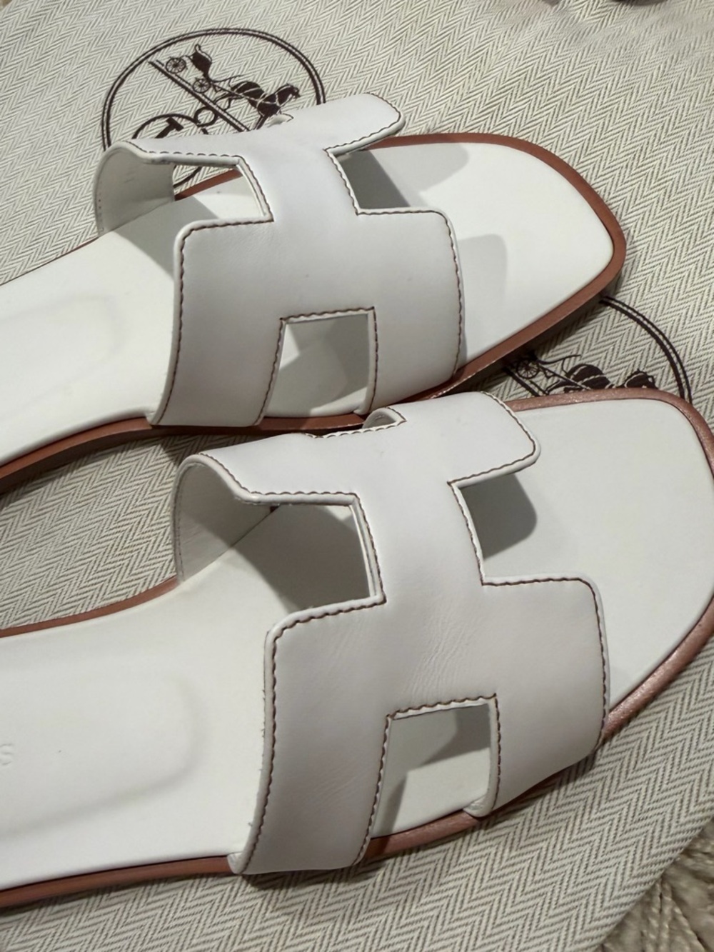 BRAND NEW Hermes White Oran Slide Sandals - Picture 5 of 5